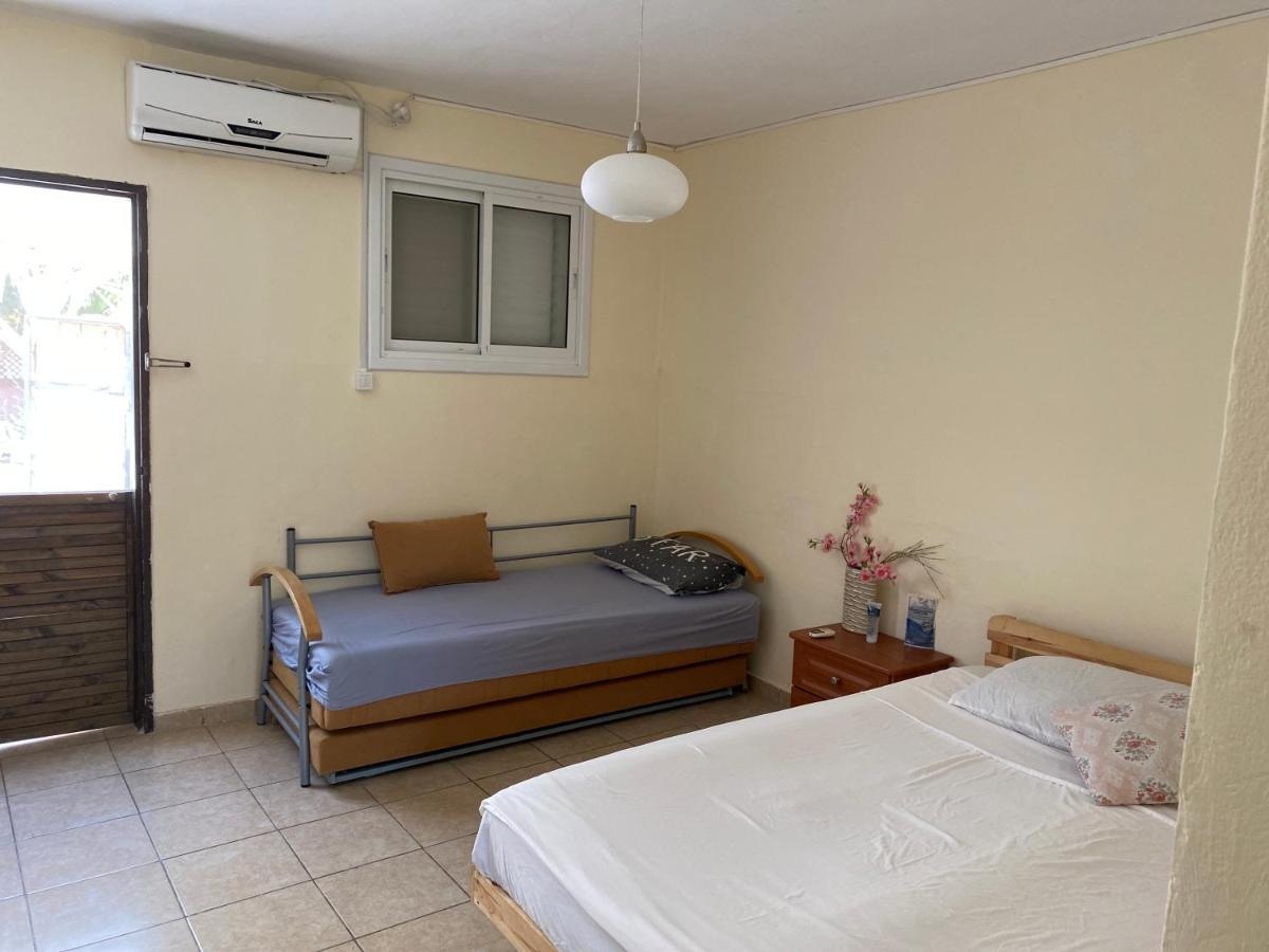 Zimmer Dora Neve Zohar Bagian luar foto
