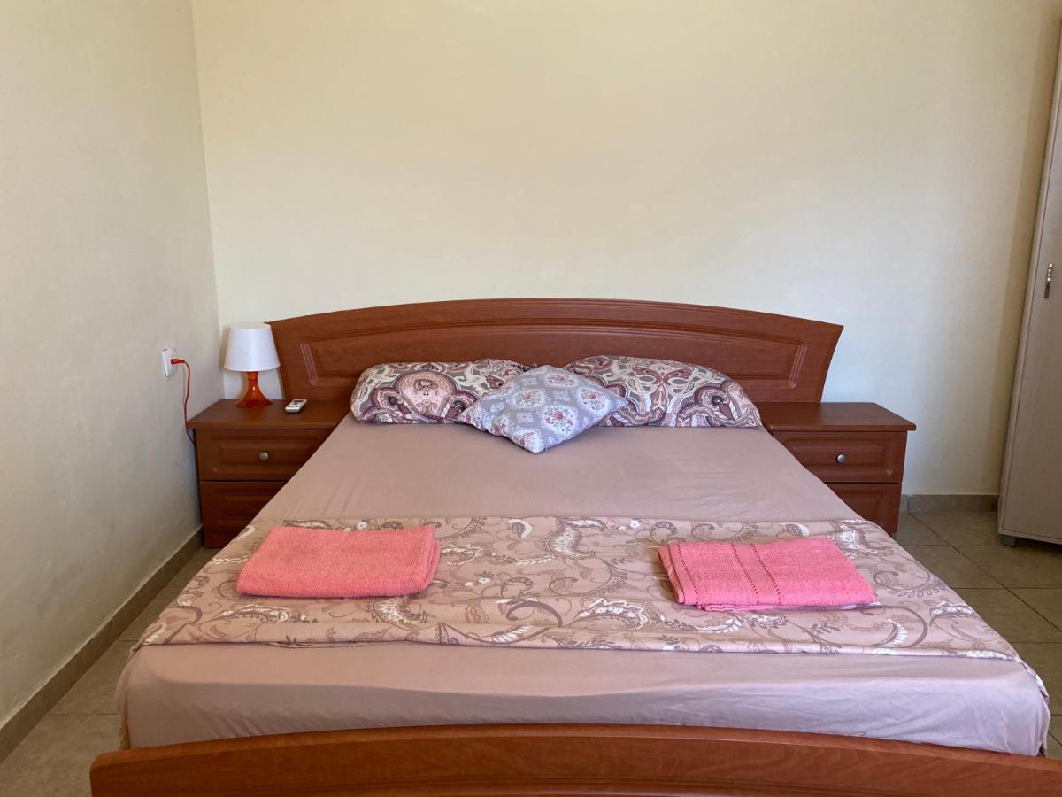 Zimmer Dora Neve Zohar Bagian luar foto
