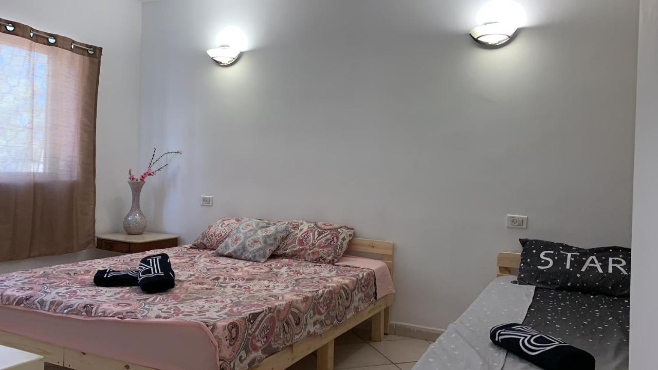 Zimmer Dora Neve Zohar Bagian luar foto